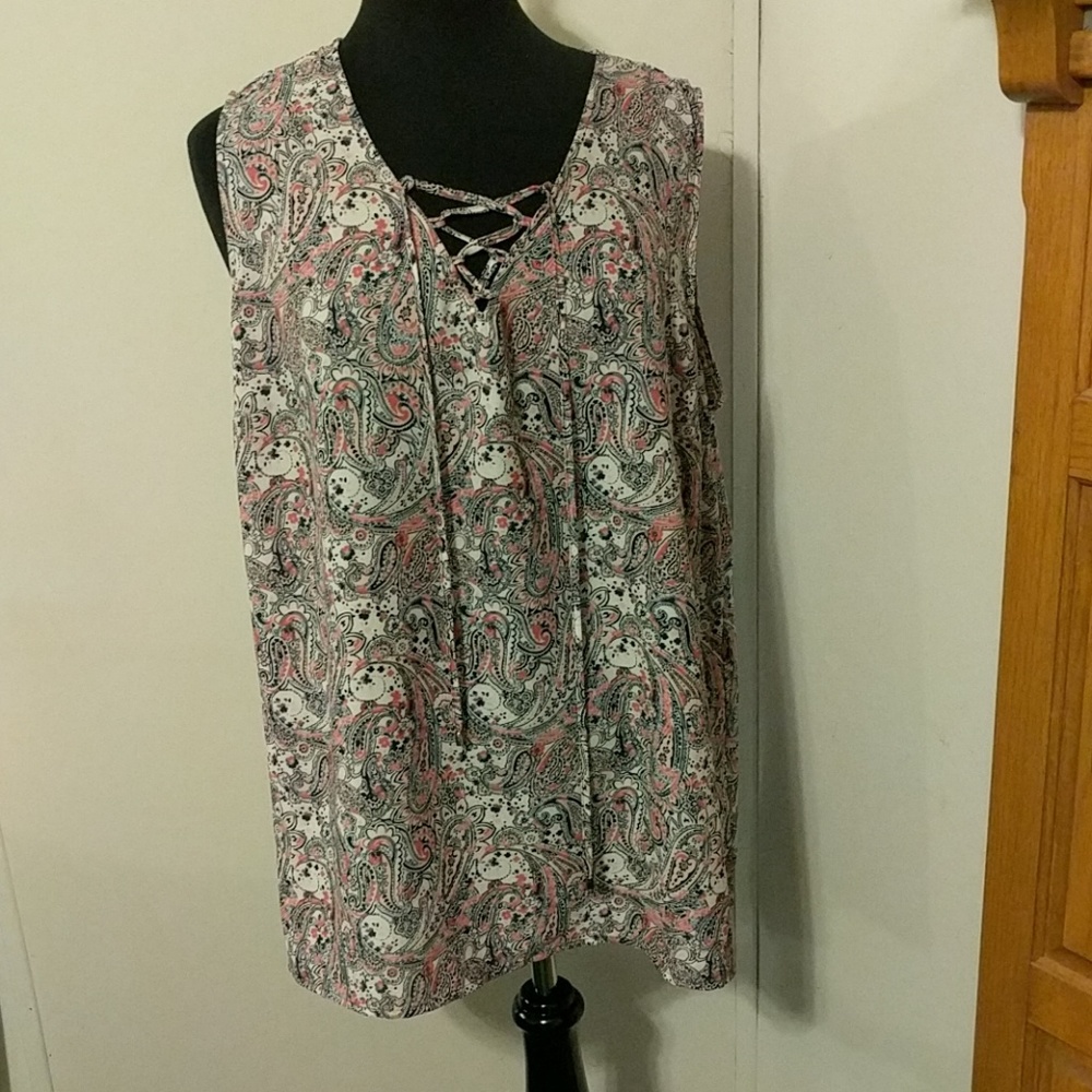 Sleeveless Paisley print top